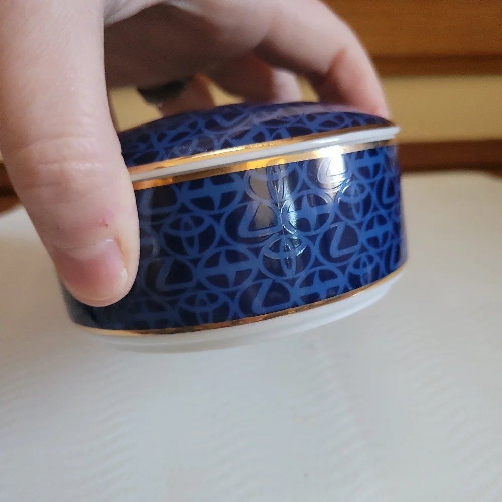 Tiffany & Co. 2007 commemorative Lexus Toyota anniversary trinket dish gold trim - Picture 7 of 7